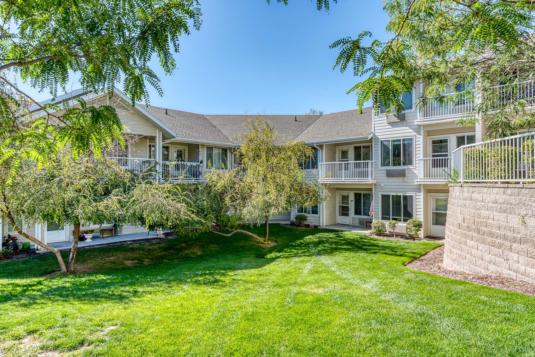 Apartments exterior Sandy